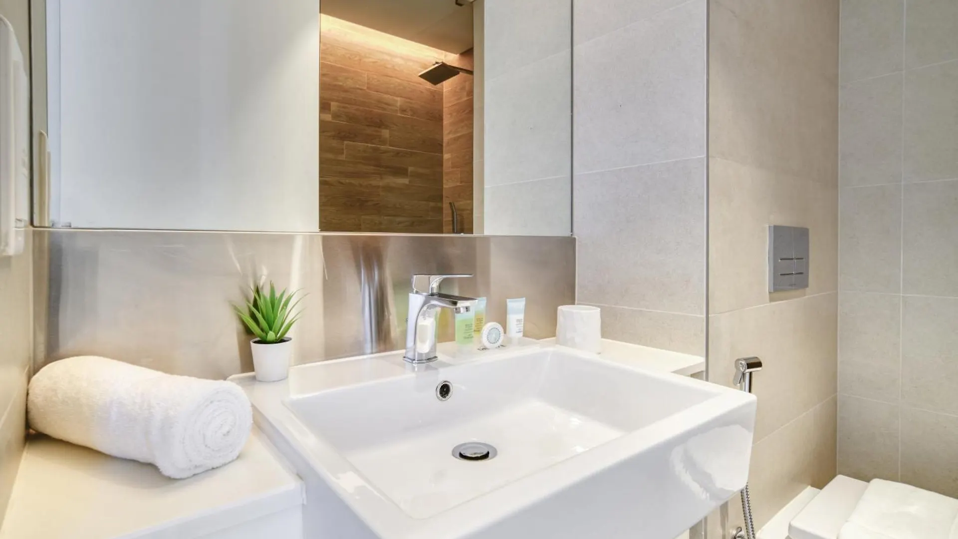 Shadow Of The Sun By Lagom Dubai Apartment