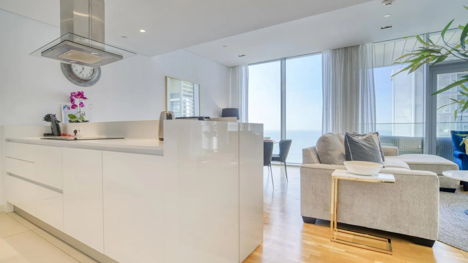 Shadow Of The Sun By Lagom Dubai Apartment