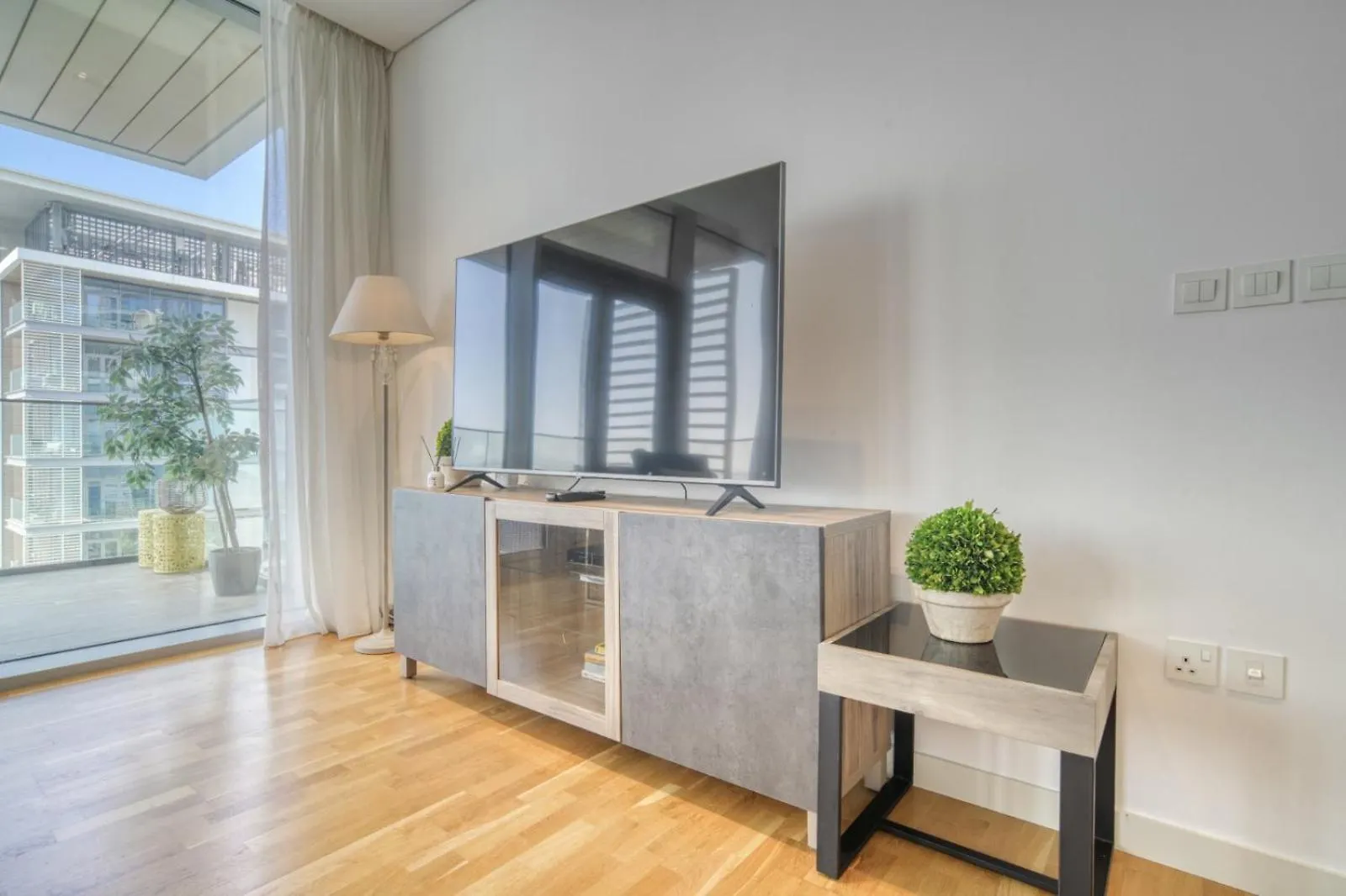 Shadow Of The Sun By Lagom Dubai Apartment